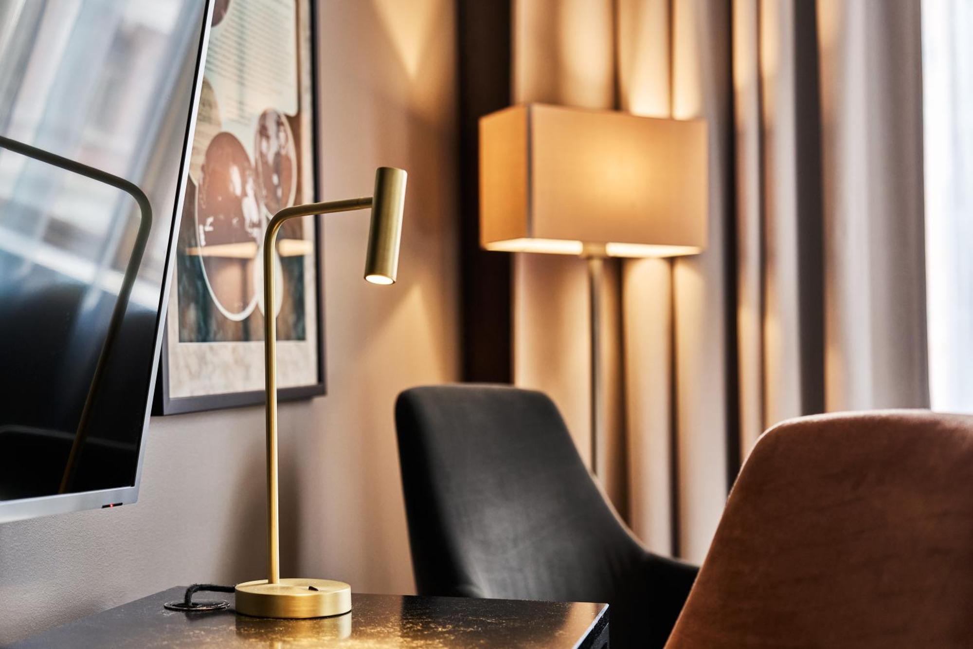 Hotel Opus 16 à Bergen Extérieur photo A table lamp